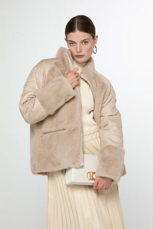 ABRIGO COMBINADO PLUMAS Y PELO