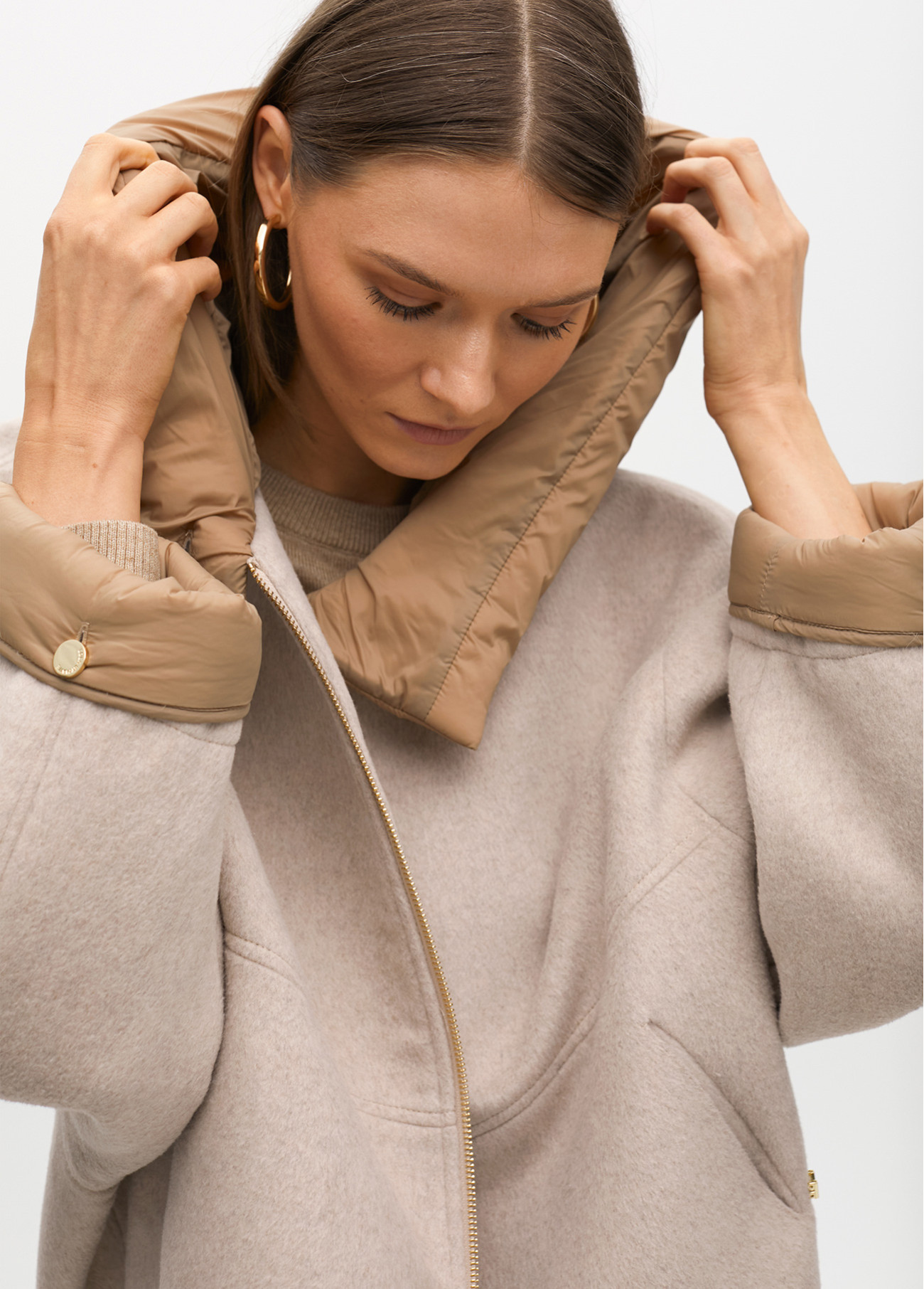 ABRIGO CORTO CON CAPUCHA - Imagen 4