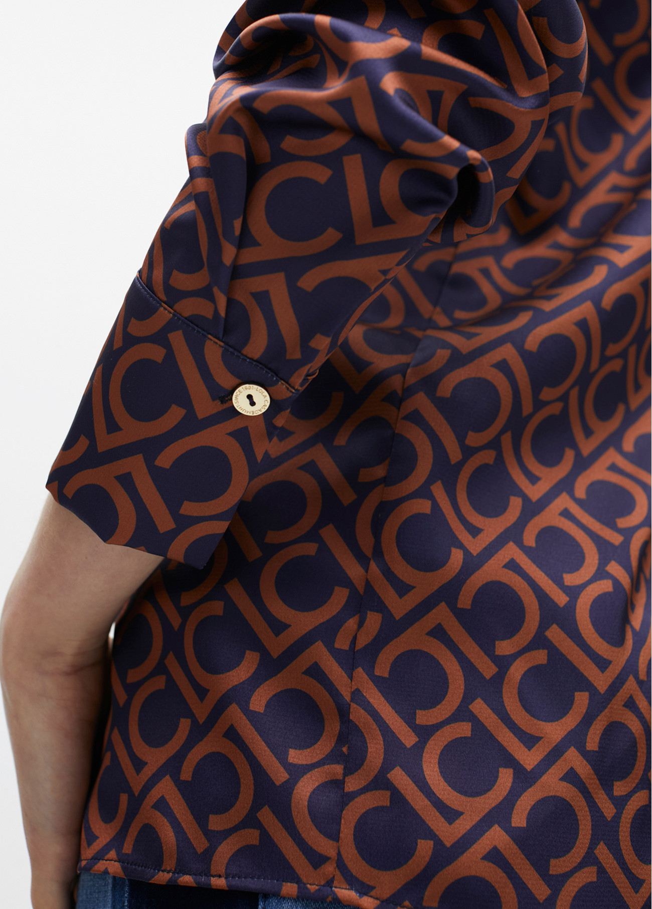 CAMISA LOGOTIPADA RECTA - Imagen 2